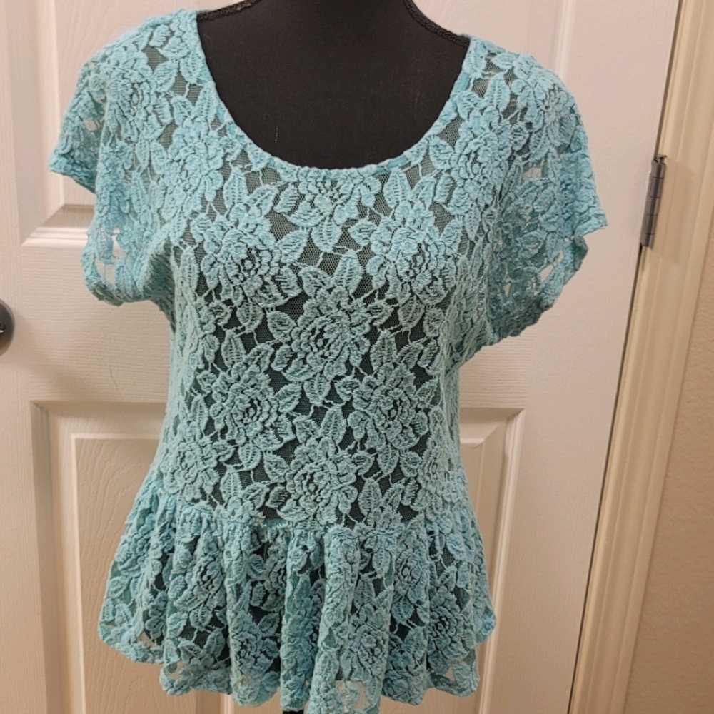 Ransom Aquamarine Lace Top size M (EUC)